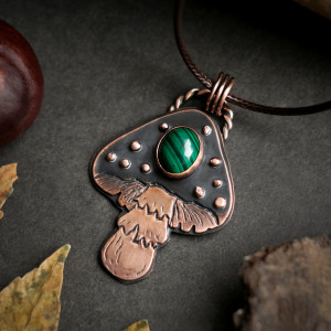Wisiorek miedziany naszyjnik grzyb muchomor z malachitem