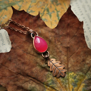 Wisiorek miedzianyz listkiem dębu agat brazylijski