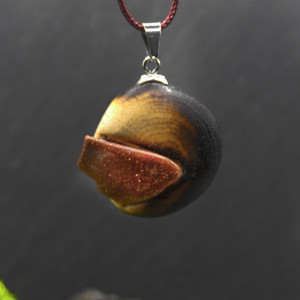 Wisiorek Piasek Pustyni  i dąb - pirografia, wood jewellery , prezent