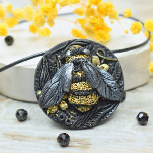 Wisiorek pszczółka - czarno złoty