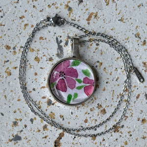 Wisiorek różowy kwiat