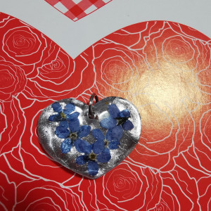 Wisiorek serce z nuezapominajkami