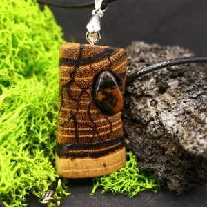 Wisiorek - Sokole Oko -akacja,wypalane w drewnie,pirografia, dla niej