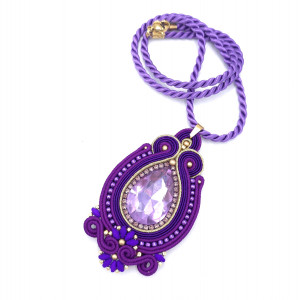 Wisiorek sutasz fioletowy „Gaja” z kryształem elegancki klasyczny