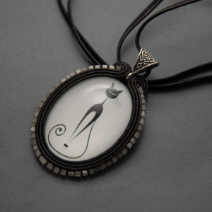 wisiorek sutasz z kotem 10