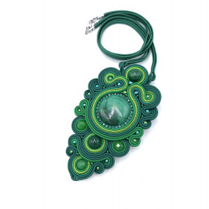 Wisiorek sutasz zielony z malachitem handmade leśny naszyjnik „Estia”