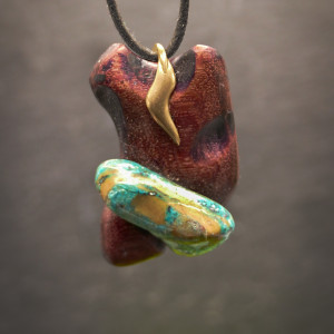 Wisiorek Turkus i drzewo Amarant - pirografia, wood jewellery