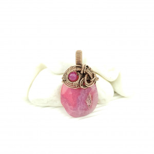 Wisiorek wire wrapping z różowym agatem
