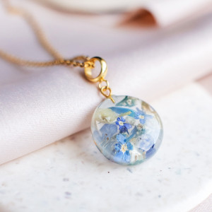 Wisiorek z kompozycją kwiatową 055