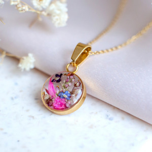 Wisiorek z kompozycją kwiatową 061