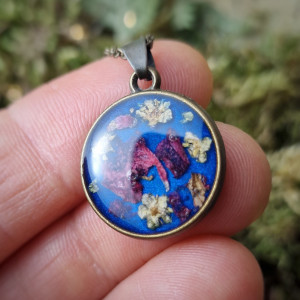 Wisiorek z kwiatami na prezent