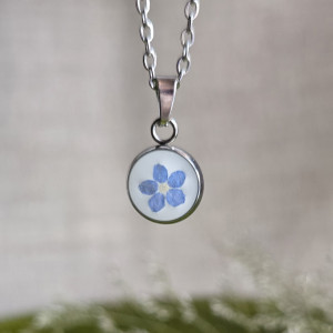 Wisiorek z kwiatem niezapominajka