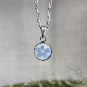 Wisiorek z kwiatem niezapominajka prawdziwy kwiat