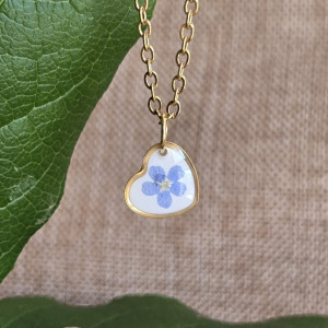 Wisiorek z kwiatem niezapominajka serce dziewczęca zawieszka
