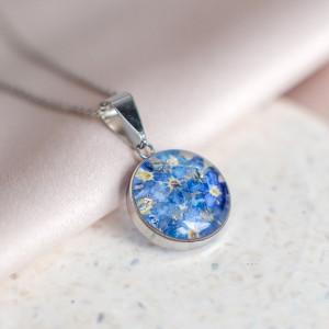 Wisiorek z niezapominajkami 0124