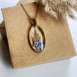 Wisiorek z niezapominajkami i trawą