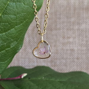 Wisiorek z różowym kwiatem serce kwiat