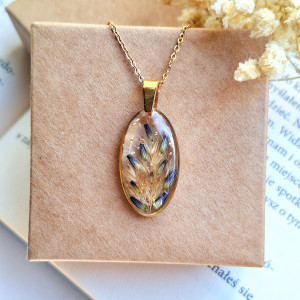 Wisiorek z żywicy z suszonymi kwiatami lawendy