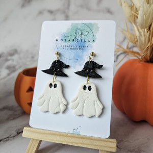 Wiszące duchy z kapeluszem