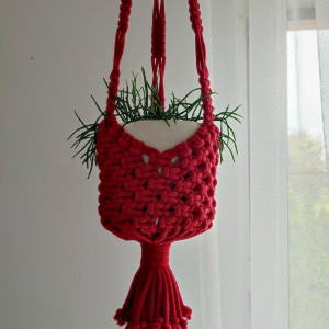 Wiszący czerwony kwietnik ze sznurka na okno, Osłonka na doniczkę