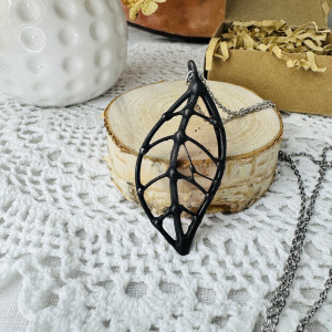 Witrażowy wisiorek na szyję Listek