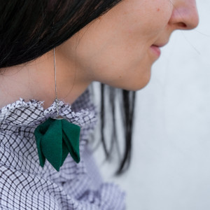Wyraziste kolczyki Tulipany, lekka biżuteria origami butelkowa zieleń