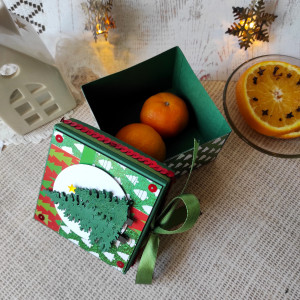 XMAS Pudełeczko na świąteczny upominek z choinkami