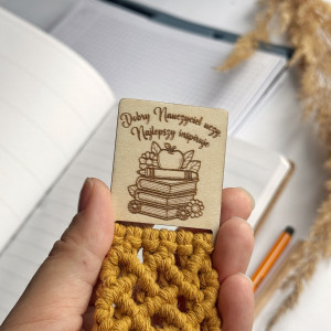 zakładka dla nauczyciela - makrama - musztardowy