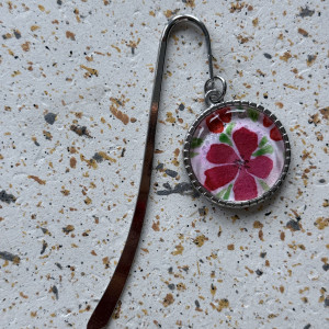 Zakładka do książki czerwony kwiat