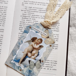 zakładka do książki, niebieska, aniołki, motylki, róże, miłość, sztuka