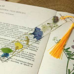 Zakładka do książki wiosenne kwiaty żywica BARWINEK