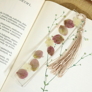 Zakładka do książki wiosenne kwiaty żywica hortensje płatki
