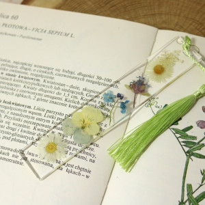 Zakładka do książki wiosenne kwiaty żywica stokrotki