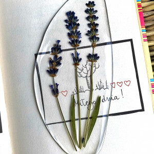 Zakładka do książki z prawdziwymi kwiatami lawendy