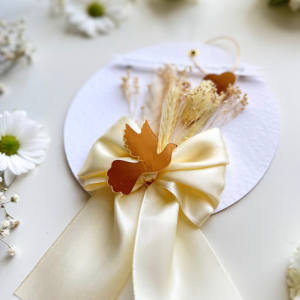 Zaproszenie na Komunię z suszonymi kwiatami 2026