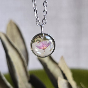 Zawieszka różowe kwiaty srebrna żywica wisiorek