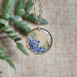 Zawieszka z kwiatami rośliny niezapominajki niebieska