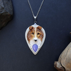 Zawieszka z psem owczarek szkocki i jadeitem