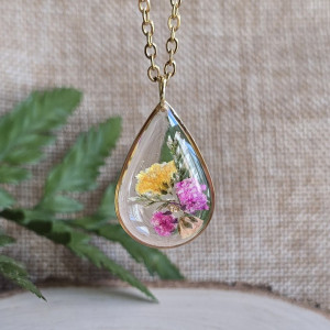 Zawieszka z suszonymi kwiatami łezka róż żółta