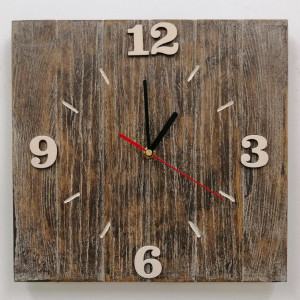 Zegar ścienny drewniany z desek kwadrat