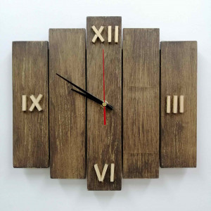 Zegar ścienny drewniany z desek mały drapany