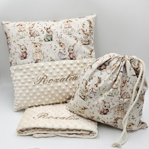 Zestaw dla dziewczynki kocyk, poduszka i worek z haftem imienia