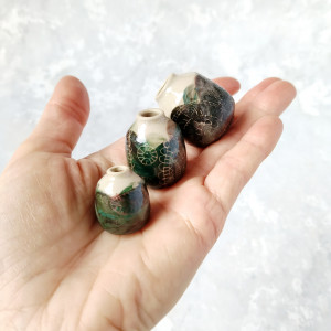 Zestaw małych buteleczek