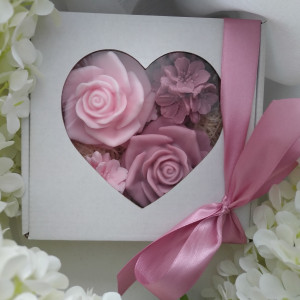 Zestaw mydeł La Vie Est Belle Dzień Kobiet