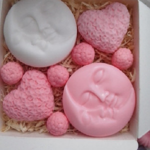 Zestaw mydeł malinowych .