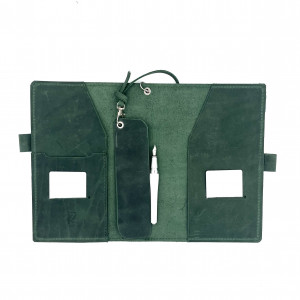 Zielona okładka,notes skórzany formatu A5.