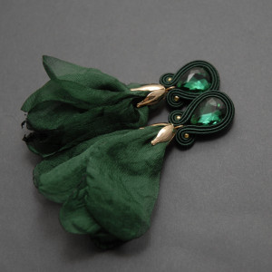 zielone kolczyki / klipsy sutasz z kwiatkiem 1