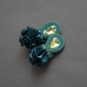 zielone kolczyki / klipsy sutasz z kwiatkiem