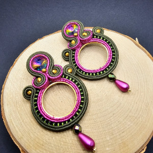 Zielone kolczyki sutasz koła z dodatkiem fuksji