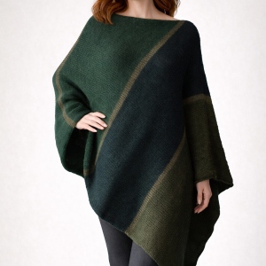 Zielone poncho, wykonane z moheru i wełny, gotowe do wysyłki
